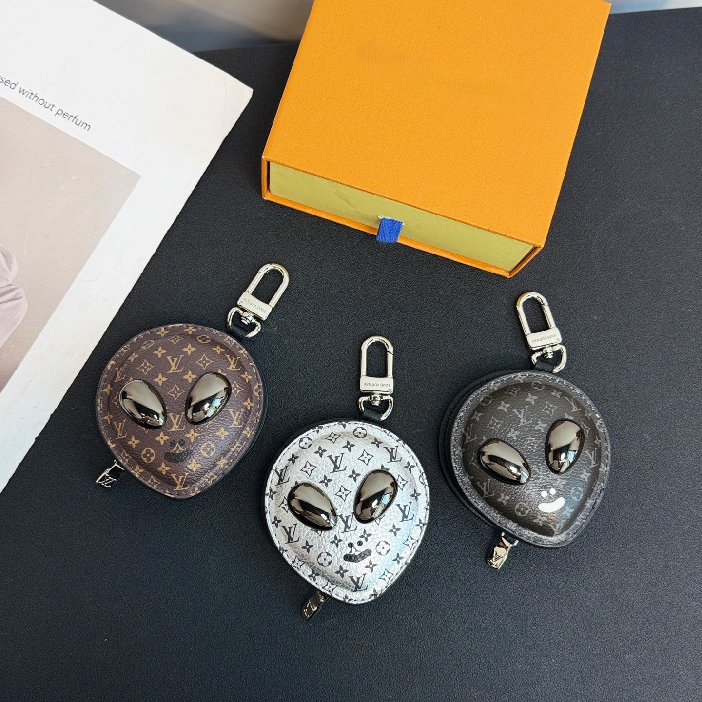 Alien bag charm airpodscase