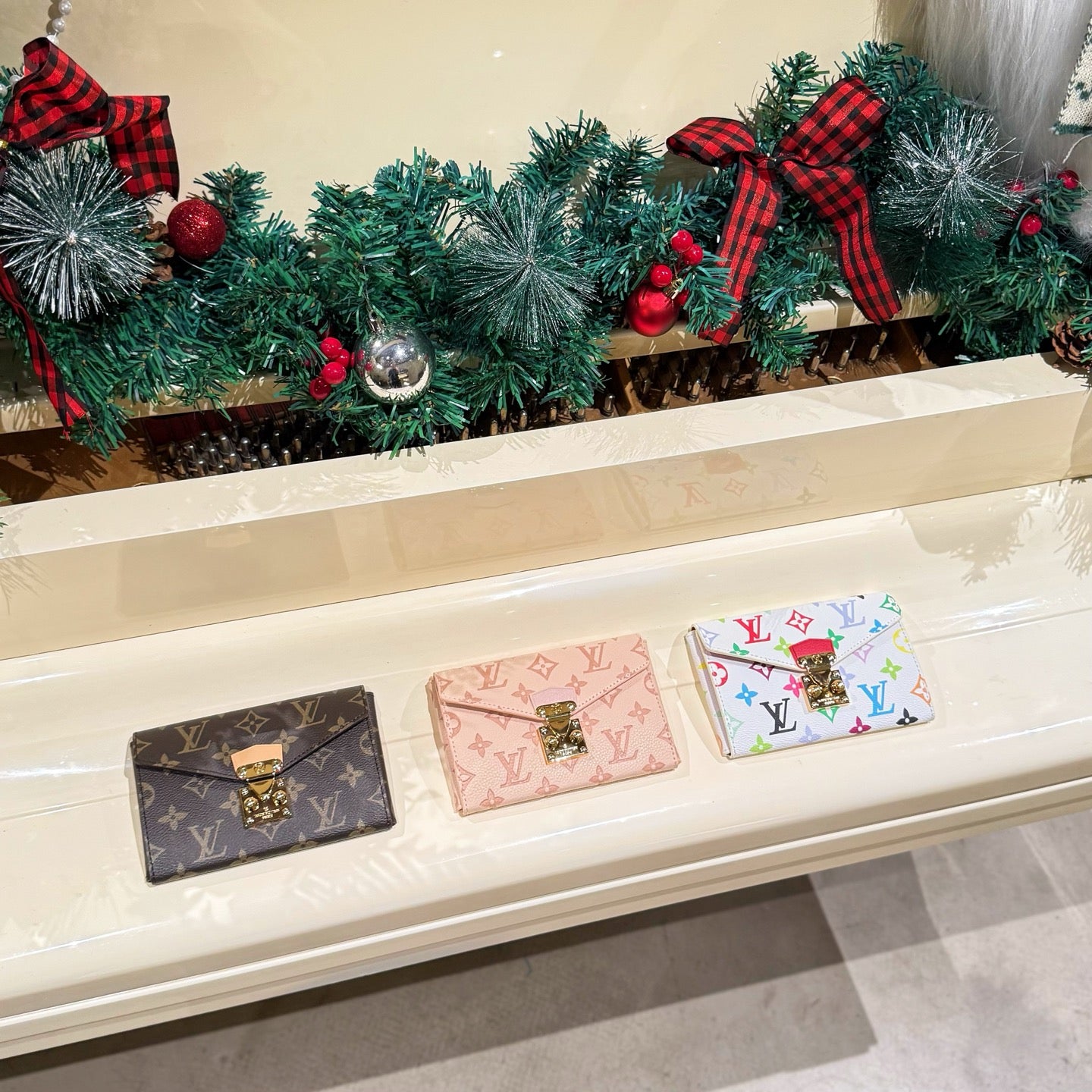 Lip and eyeshadow brush