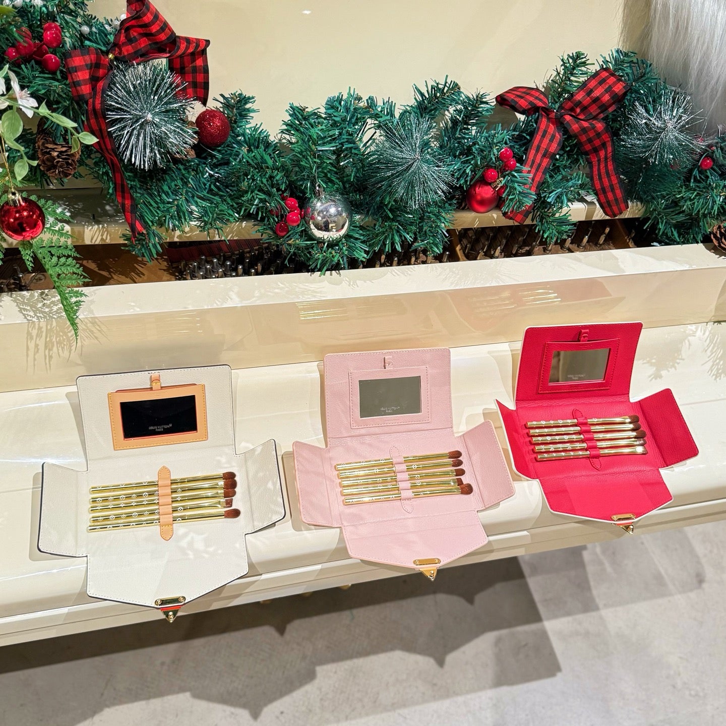 Lip and eyeshadow brush