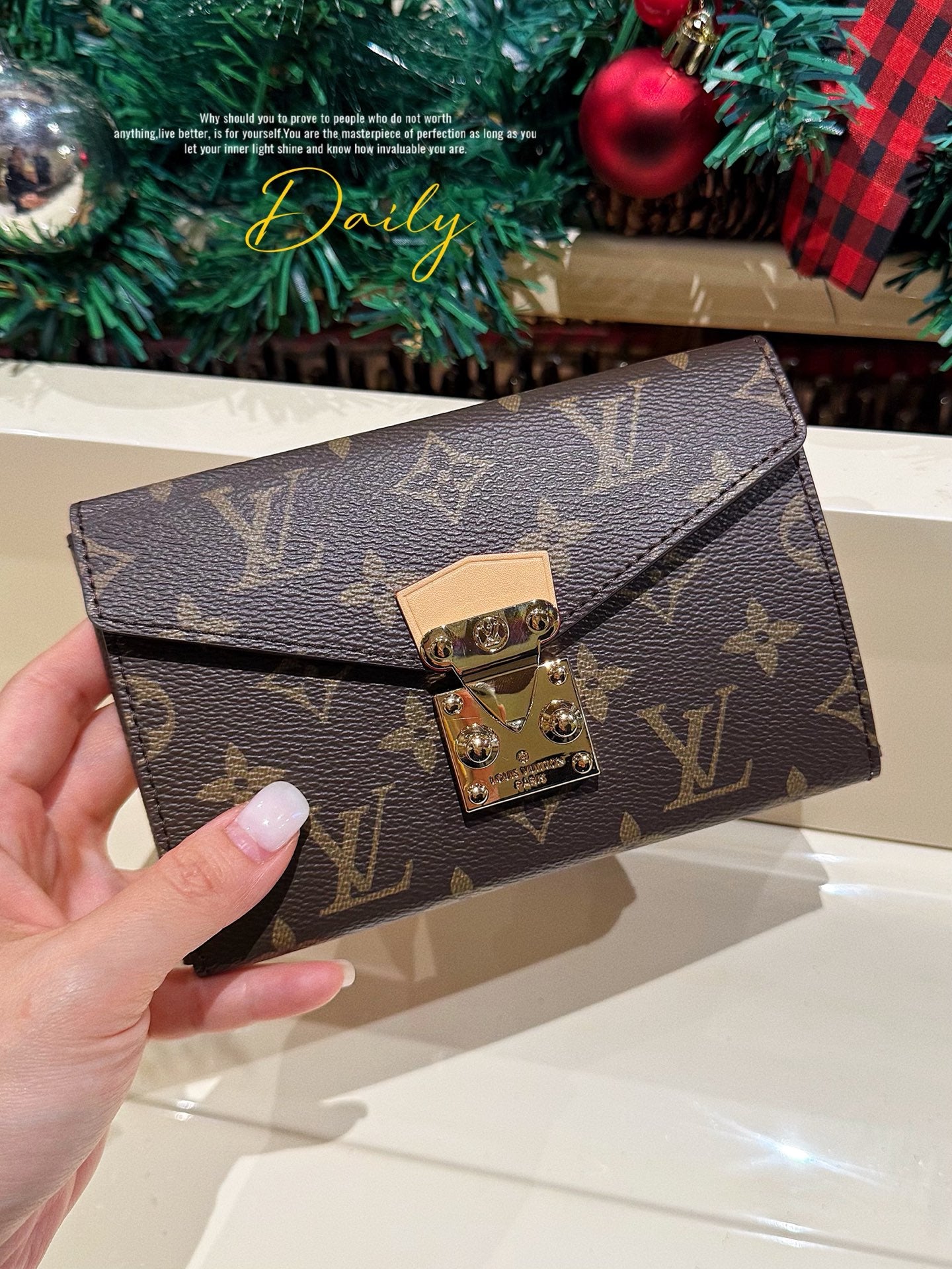 Lip and eyeshadow brush