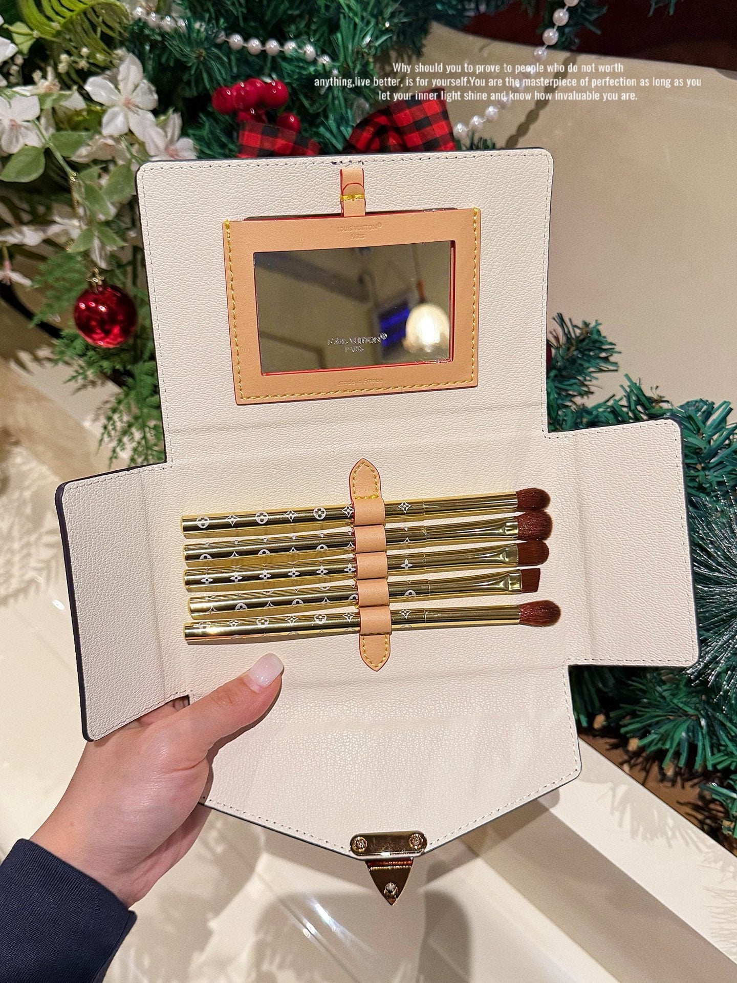 Lip and eyeshadow brush