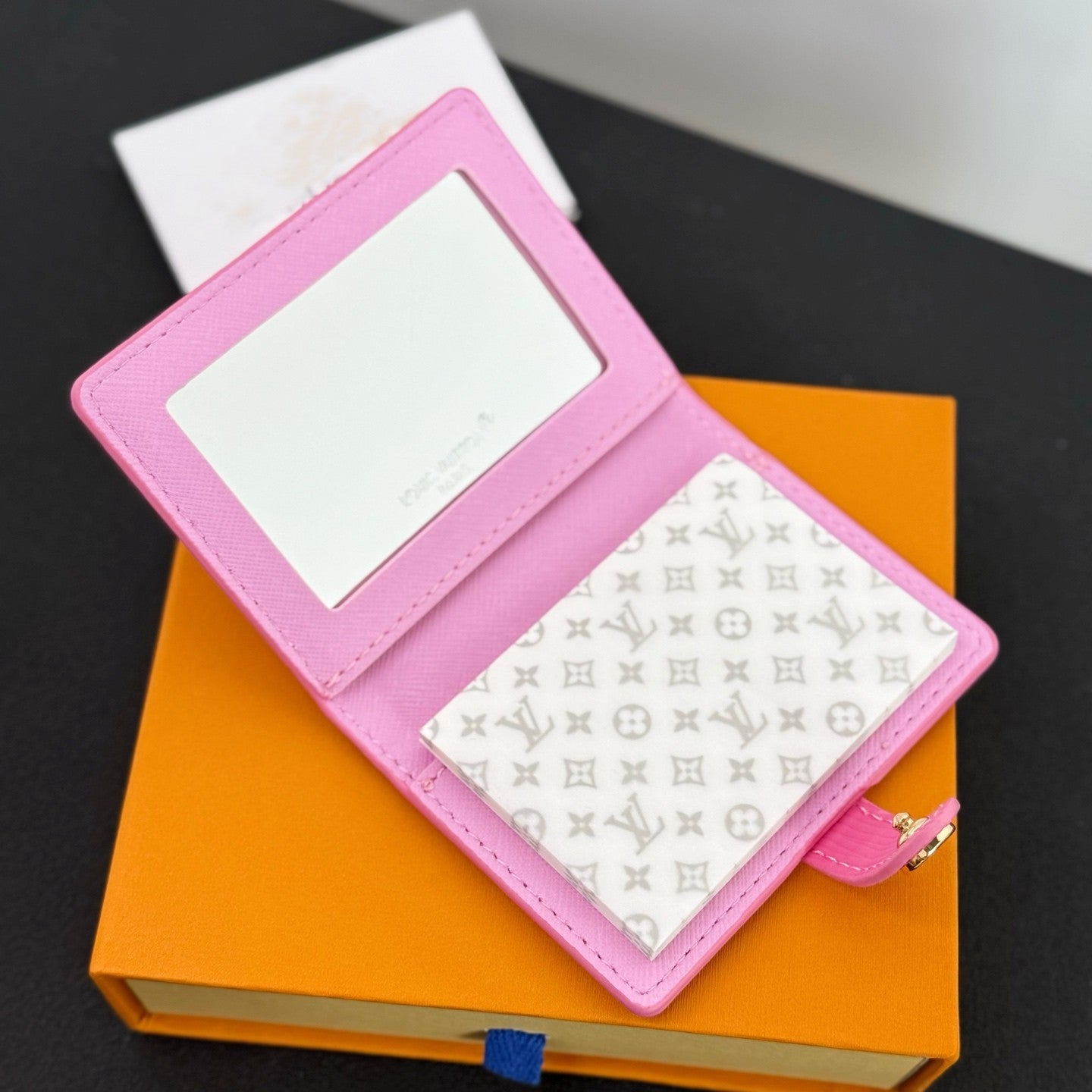 Oil-absorbing sheets make up(can be cards holder)
