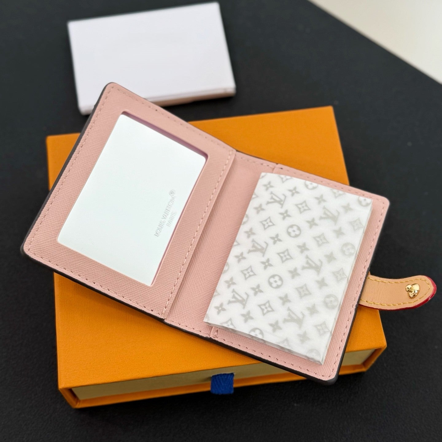 Oil-absorbing sheets make up(can be cards holder)