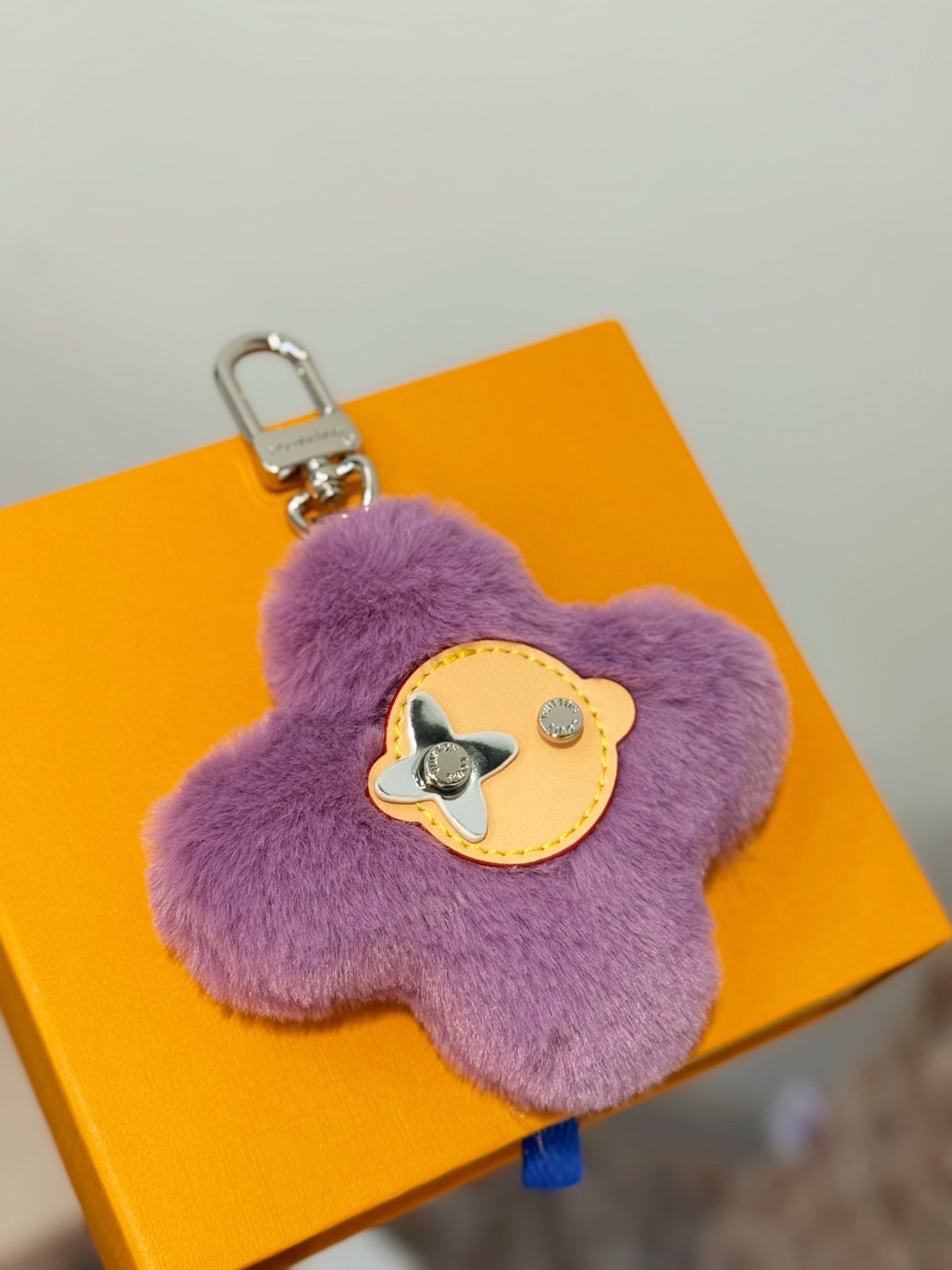 Vivinne fluffy pompom charm