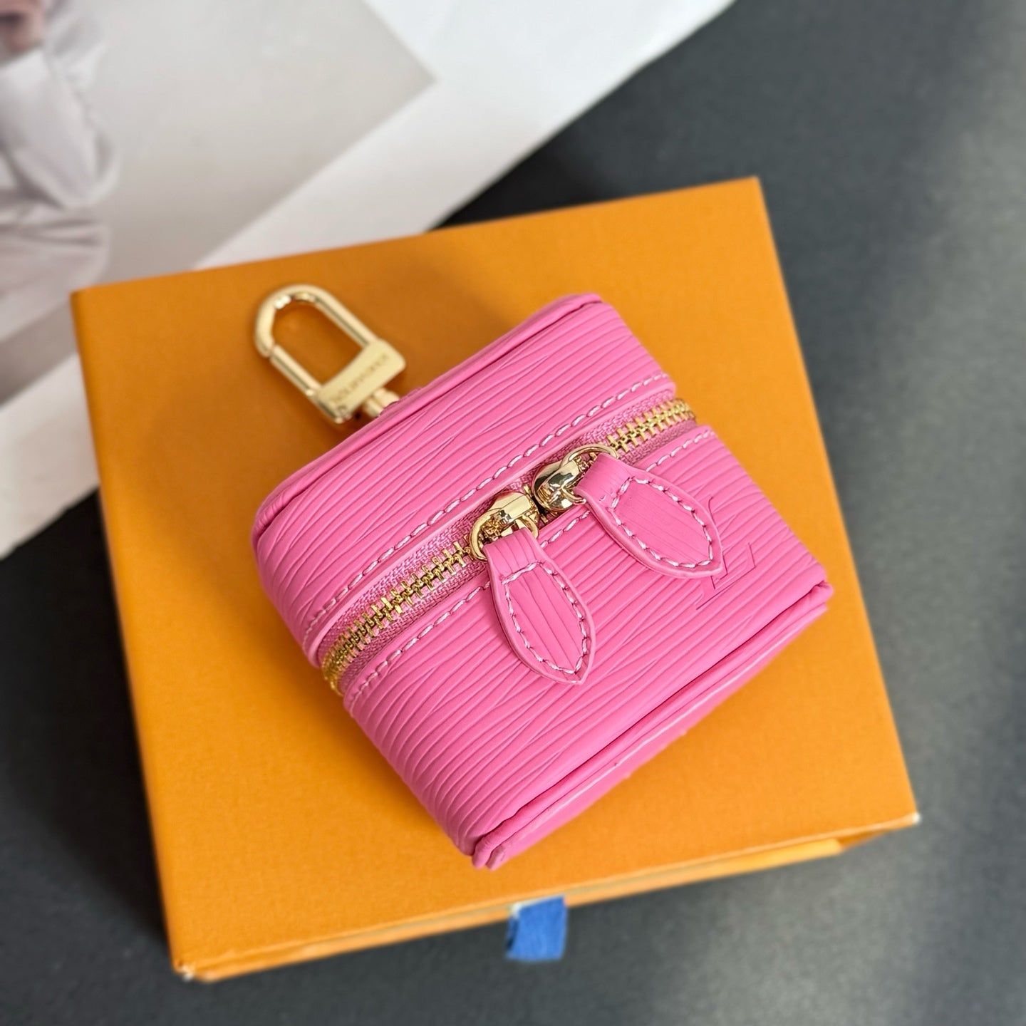 Mini Airpords makeup bag