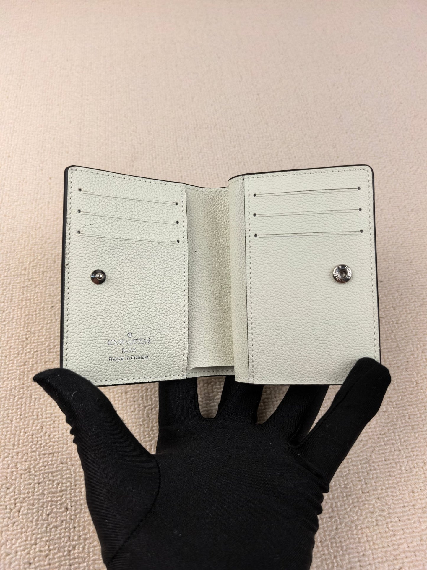 Openwork carving wallet