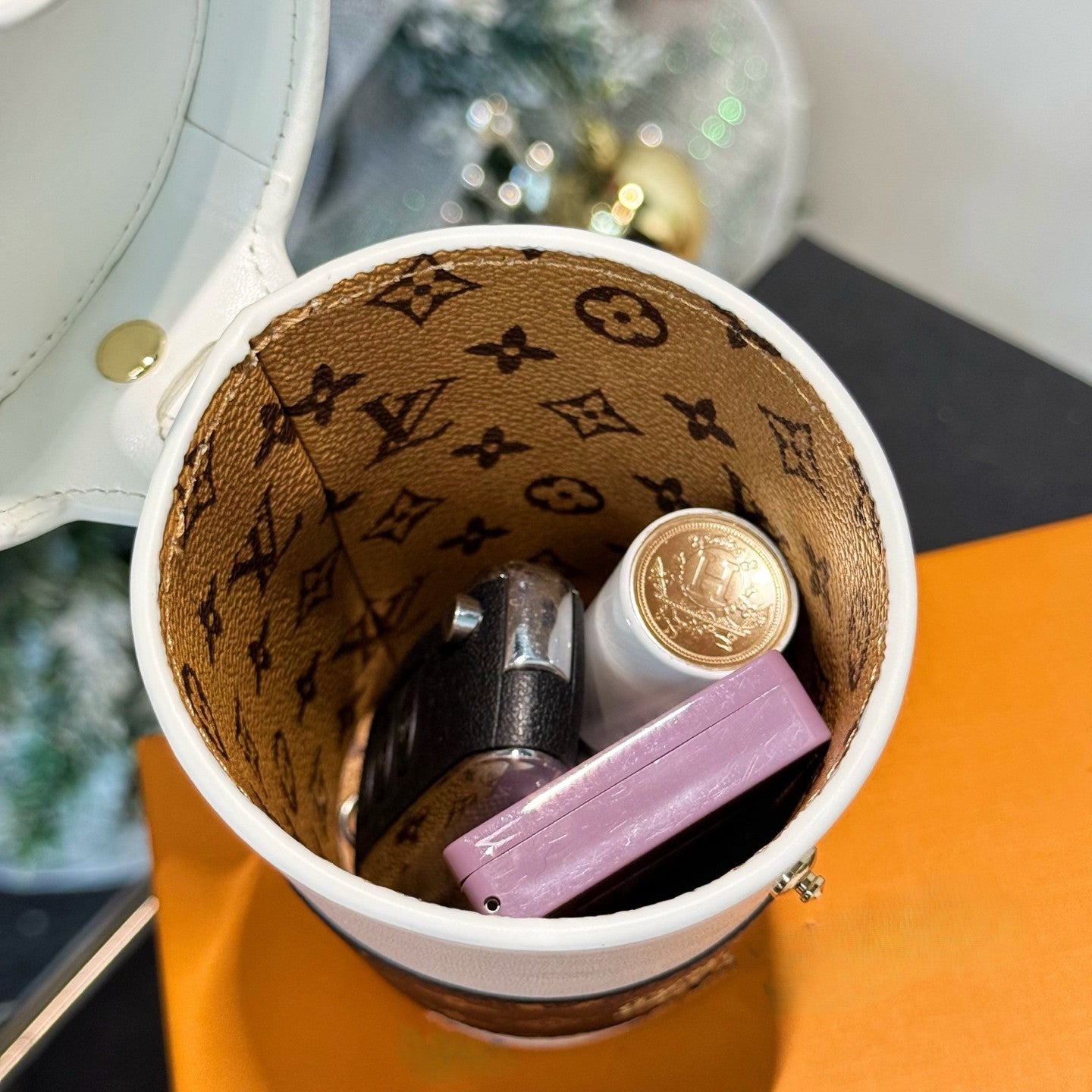 Cup bag chram(doesn't come with chain)