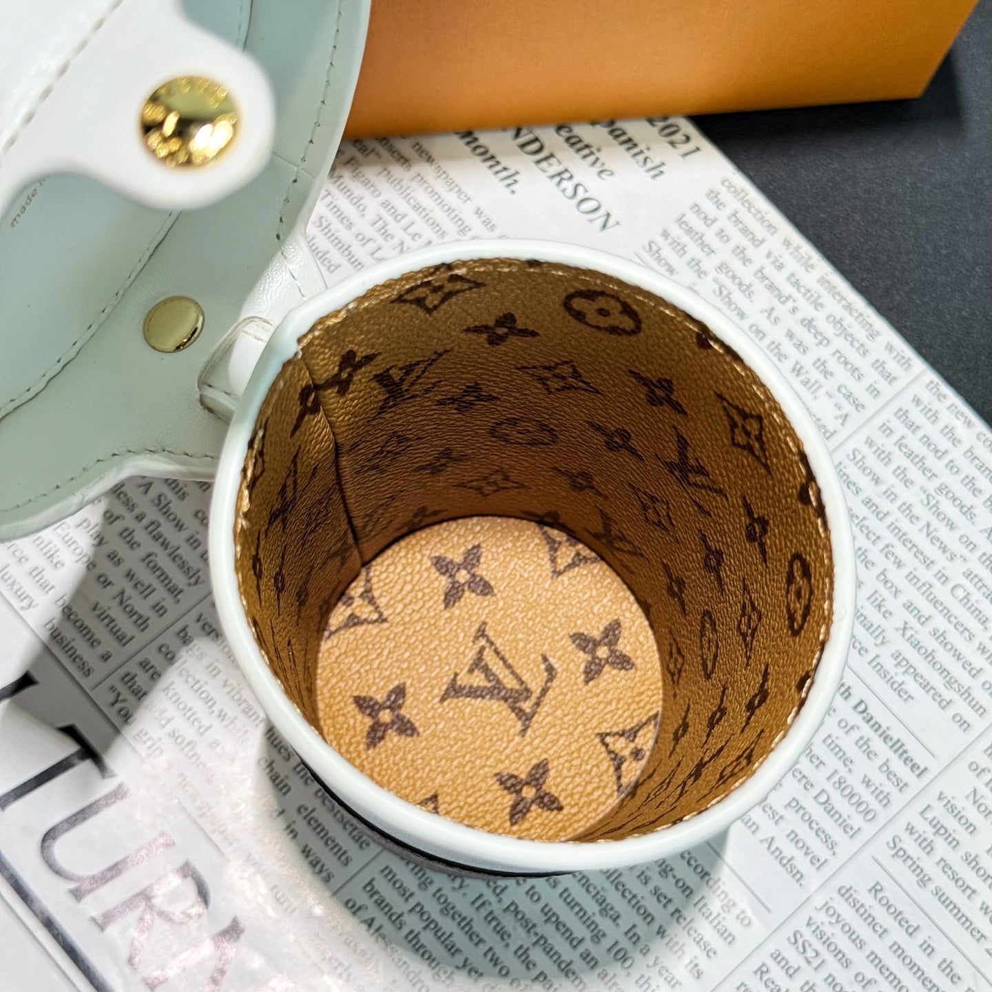 Cup bag chram(doesn't come with chain)