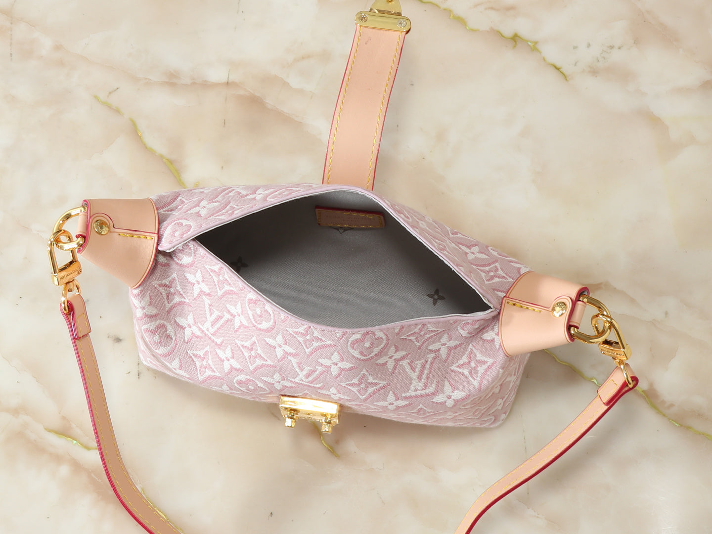 New pochette
