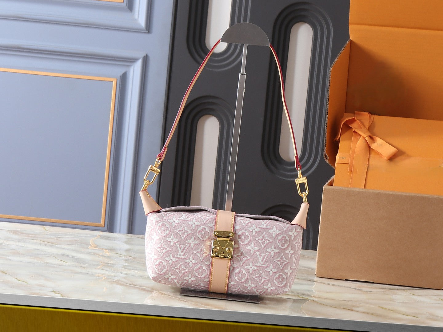 New pochette