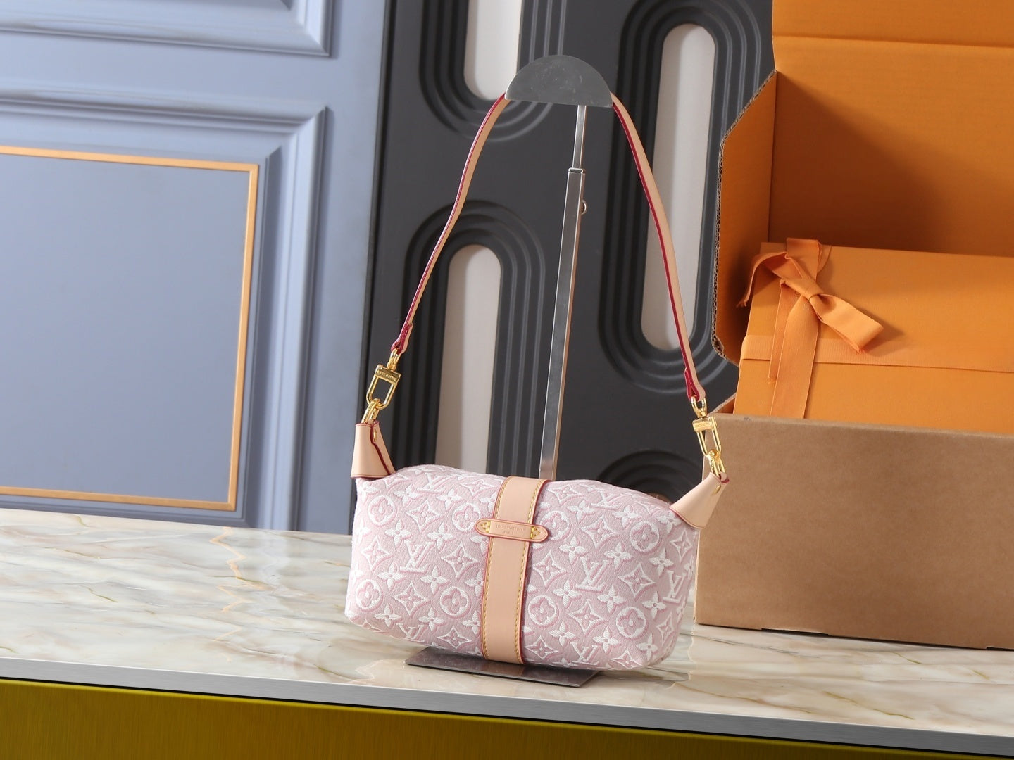 New pochette