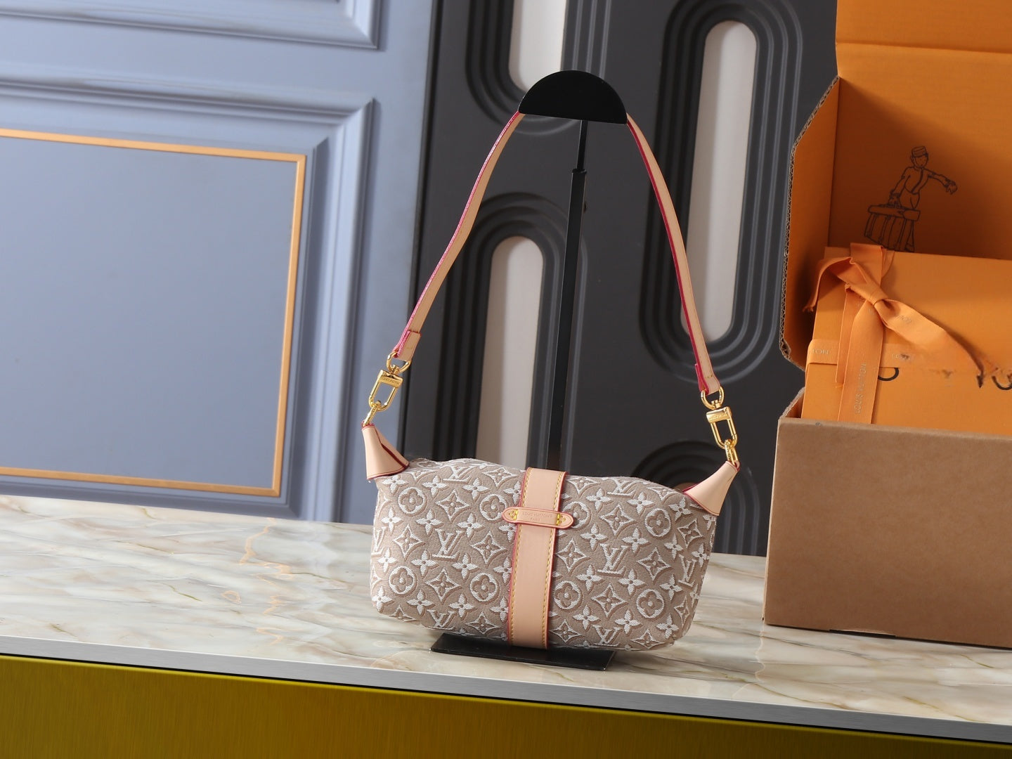 New pochette