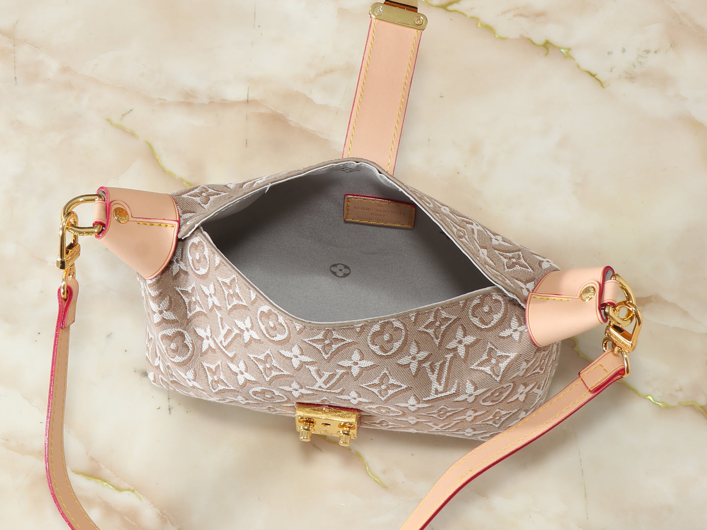 New pochette
