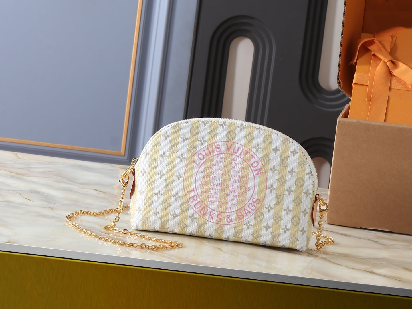 Medium makeup bag