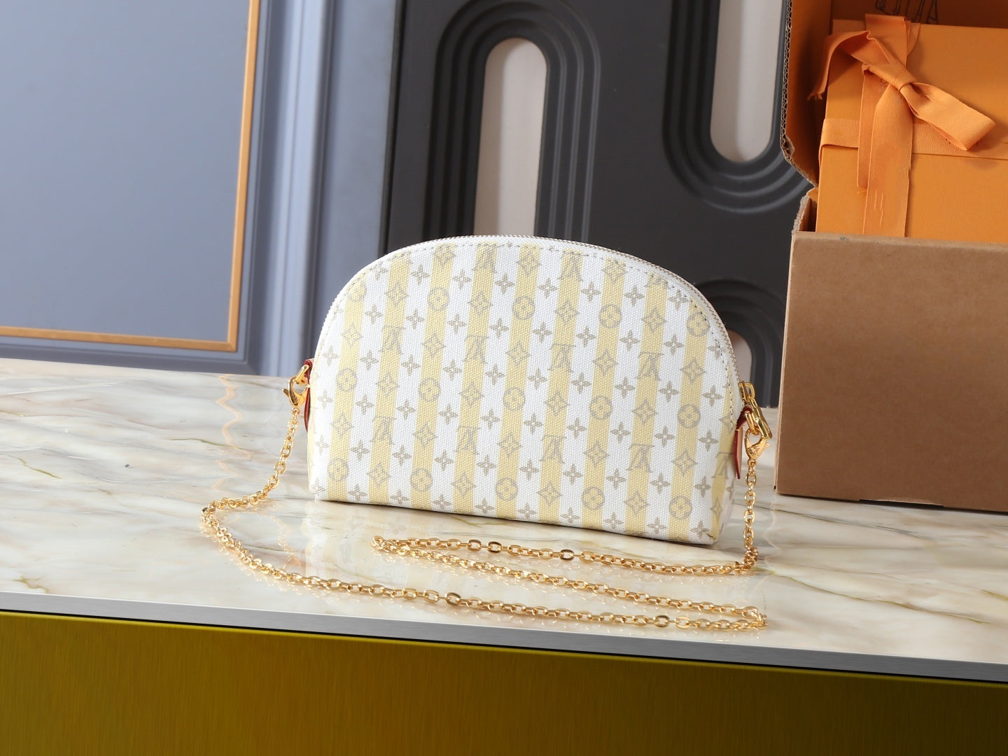 Medium makeup bag