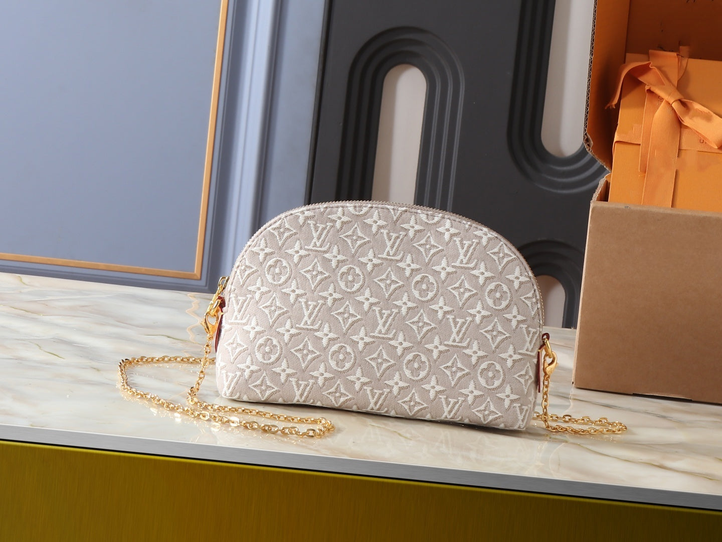 Medium makeup bag