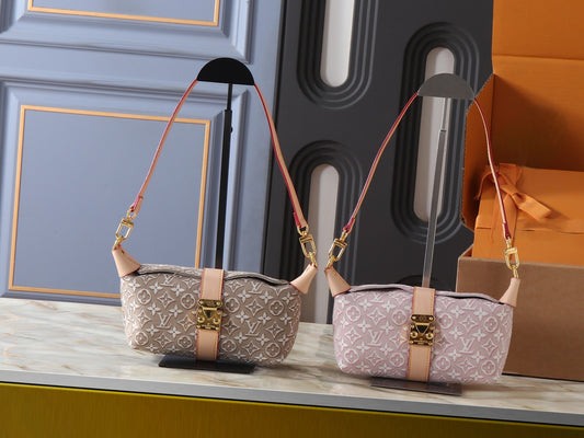 New pochette