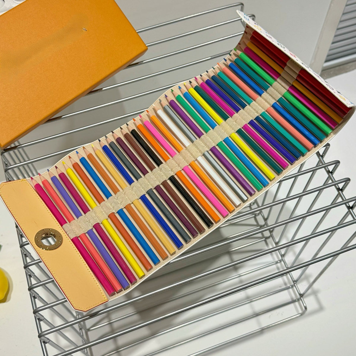 Colored pencil set
