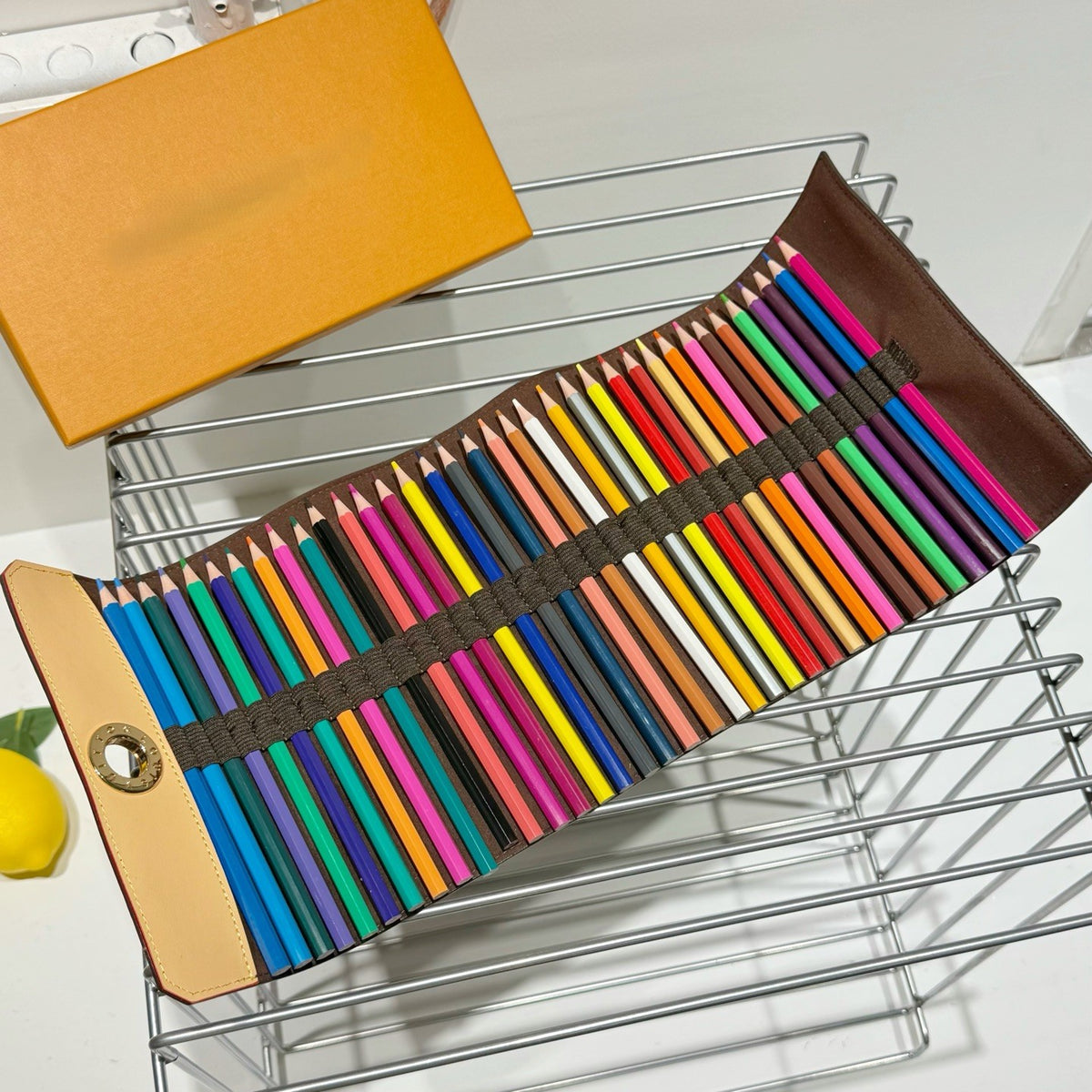Colored pencil set